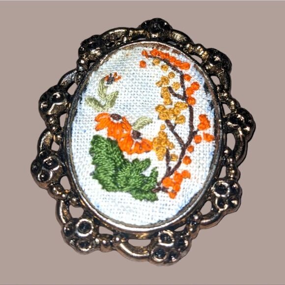 Vintage needle point brooch and matching ring - Picture 2 of 10